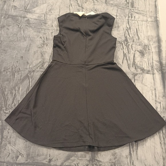 Betsey Johnson Black Textured Fit Flare Dress Pearl Peter Pan Collar Size 14 - Picture 5 of 9